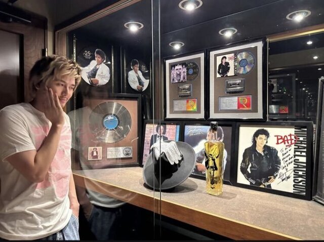 aaa.jpg